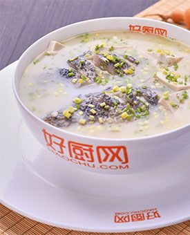 Tofu crucian carp soup