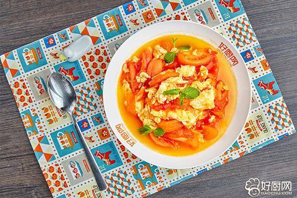 Scrambled eggs with tomatoes